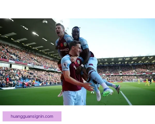 小宝生日快乐 李月汝分享庆祝照 自信微笑为自己干杯被爱环绕